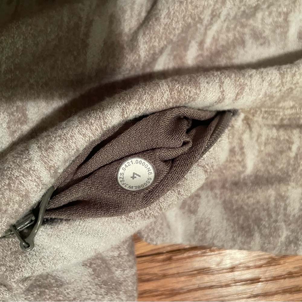 Lululemon half zip - Picture 6 of 7